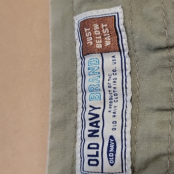 Old Navy Size 6 Khaki Green Just Below Waist Chino Shorts, Gently Used Condition - Picture 10 of 11